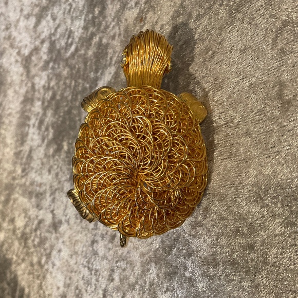 No Brand Jewelry - Vintage Gold Twisted Wire Turtle Pendant